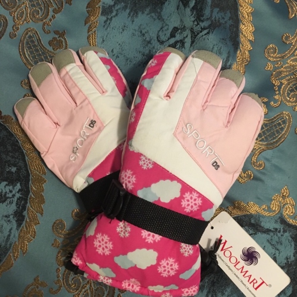 New Pink ski gloves